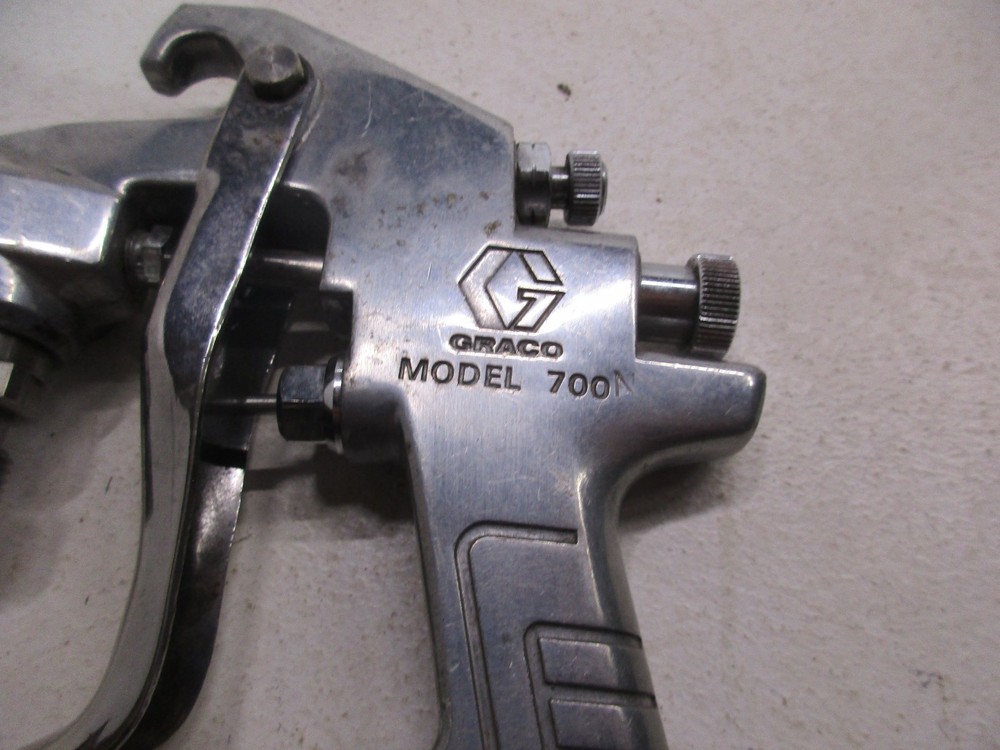 GRACO 700 MODEL PROFESIONAL PAINT GUN , USED, CLEAN