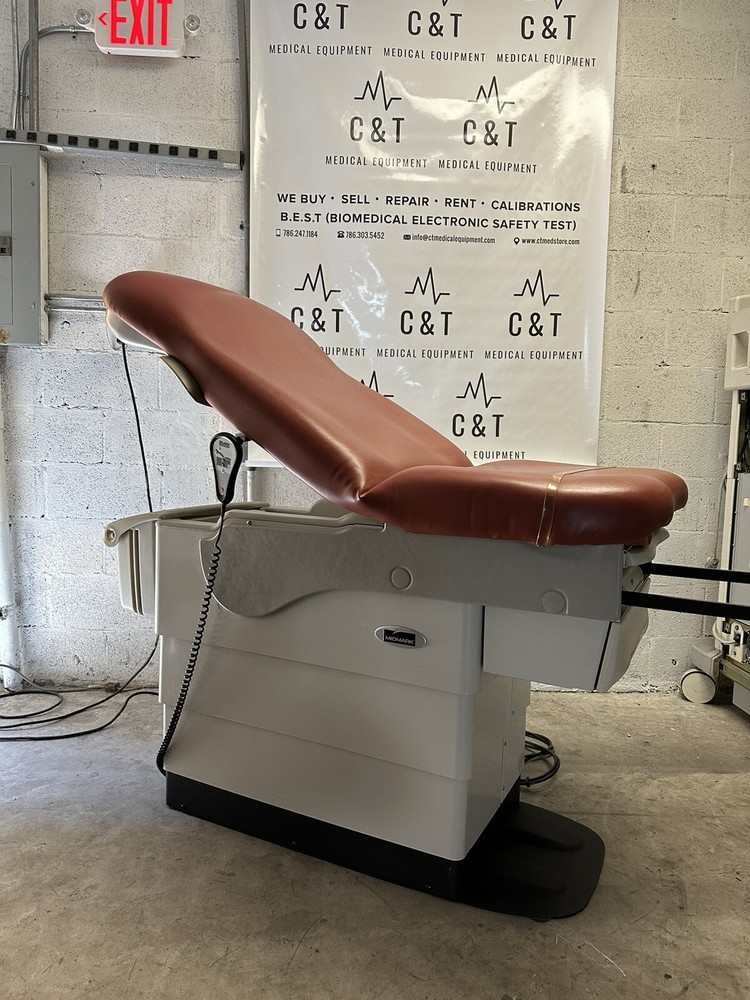 Midmark 623-007 Barrier Free Power Exam Table w/Hand Controller