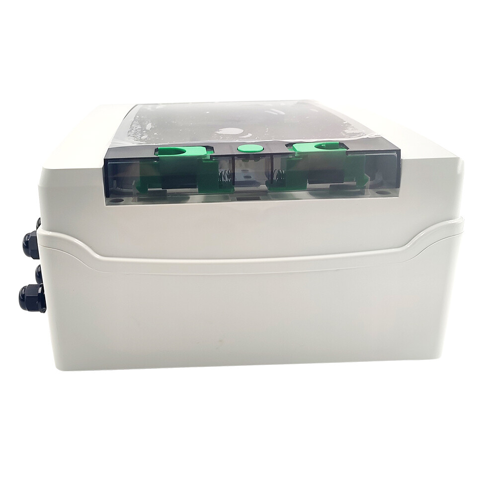 Solar PV Combiner Box Plastic 4 strings 550VDC Circuit Breaker Solar Panel 15A