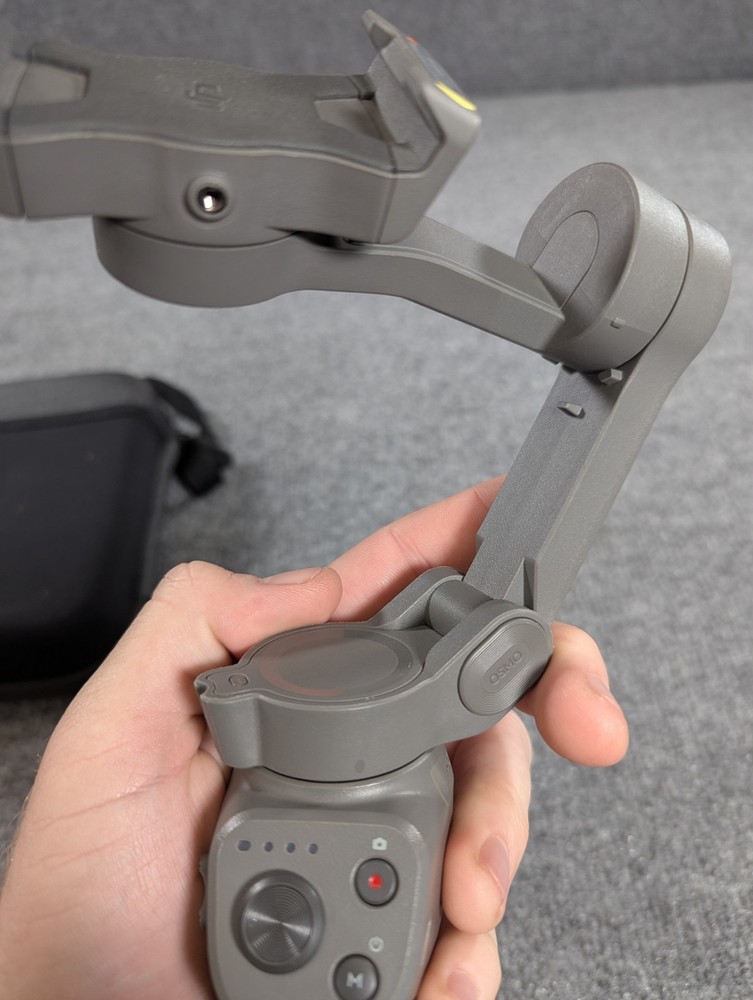 DJI Osmo Mobile 3 Combo - Gimbal Stabilizer
