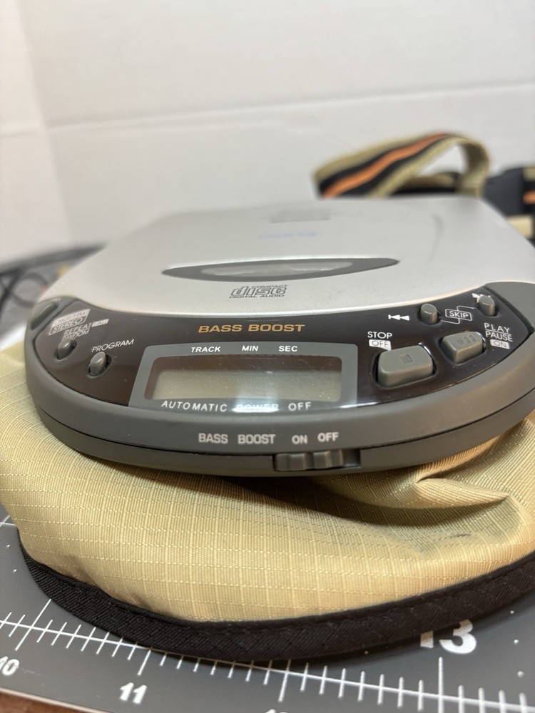 CD Player Model CD-50 Working! Lennox Sound MINT CONDITION includes Carry Bag