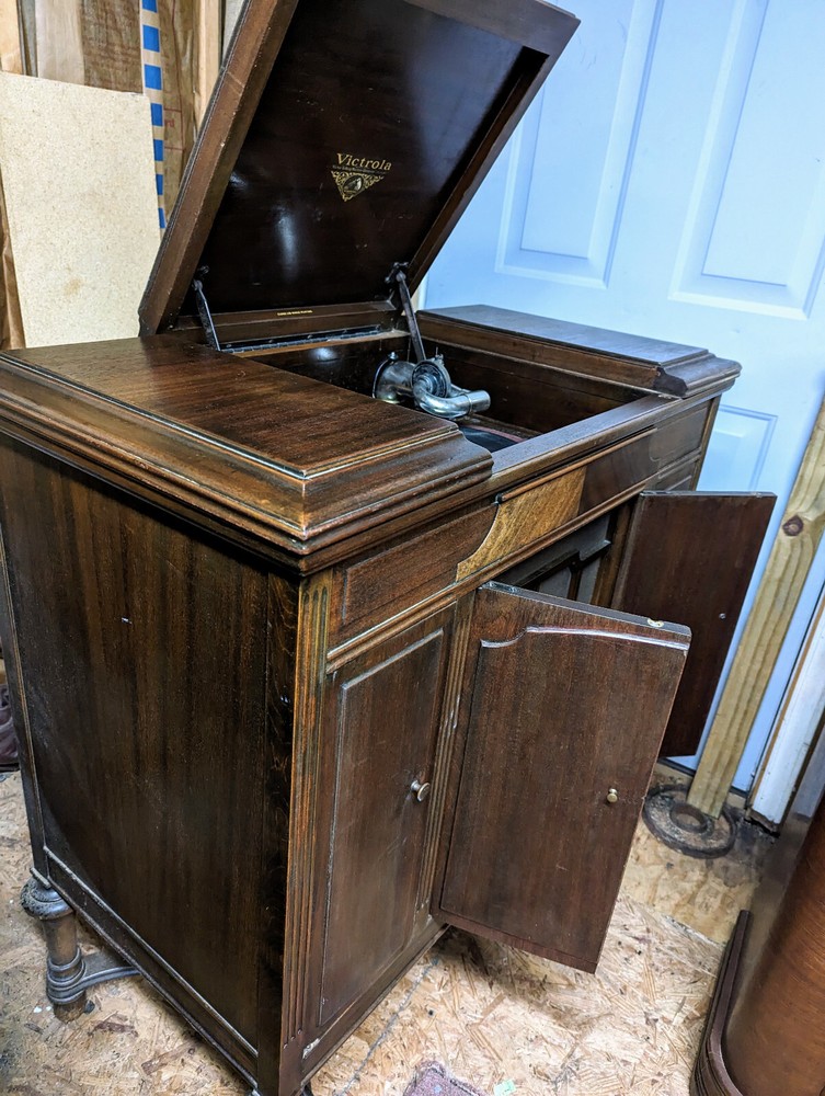 VICTOR Victrola Antique Talking Machine VV 4-40 NICE