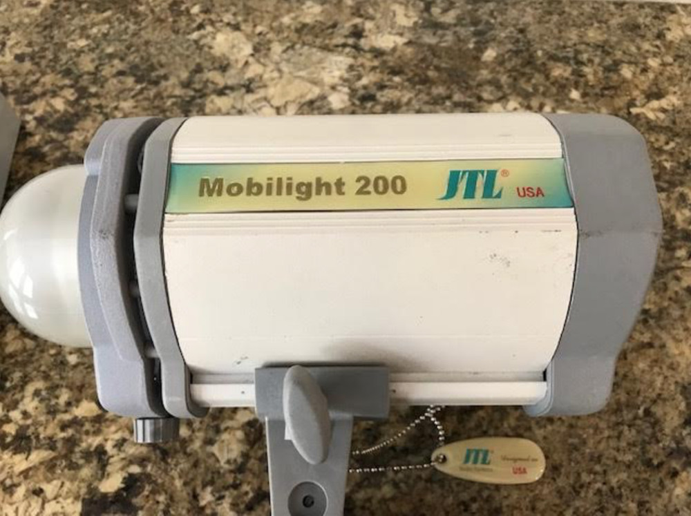JTL Mobilight 200 with power supply (no cables)