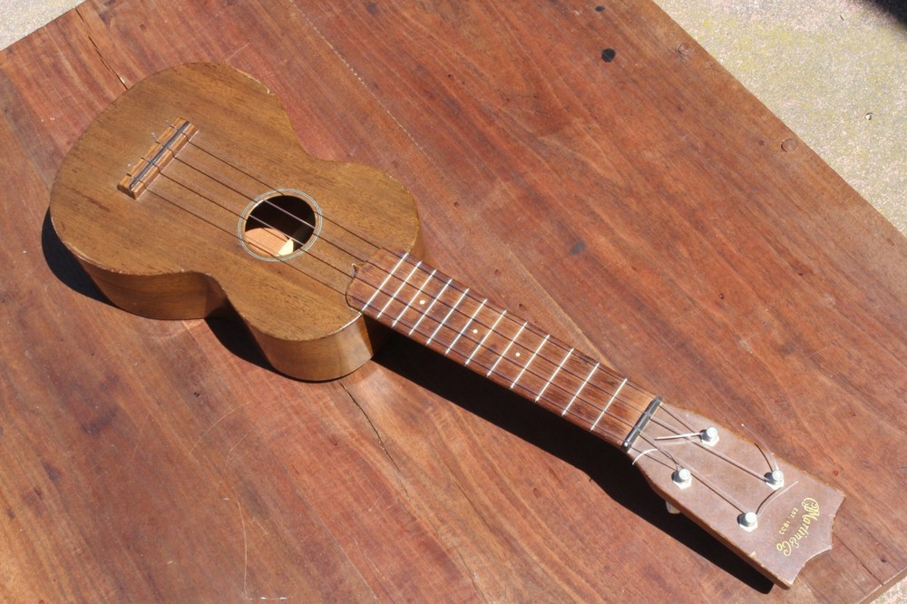 MARTIN & CO O 4-String UKE Ukelele with Soft Case – Very Good