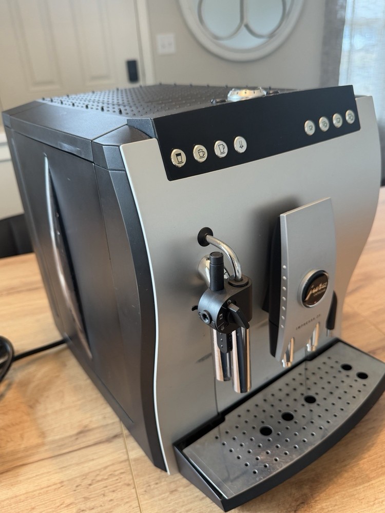 Jura Z5 Impressa One-Touch Superautomatic Espresso Machine - Serviced