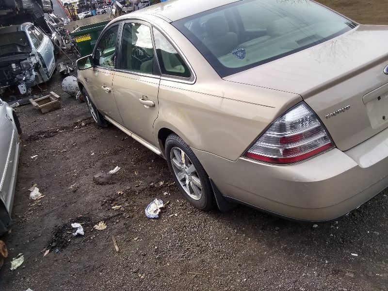 TAURUS 2008 Console Rear 213281