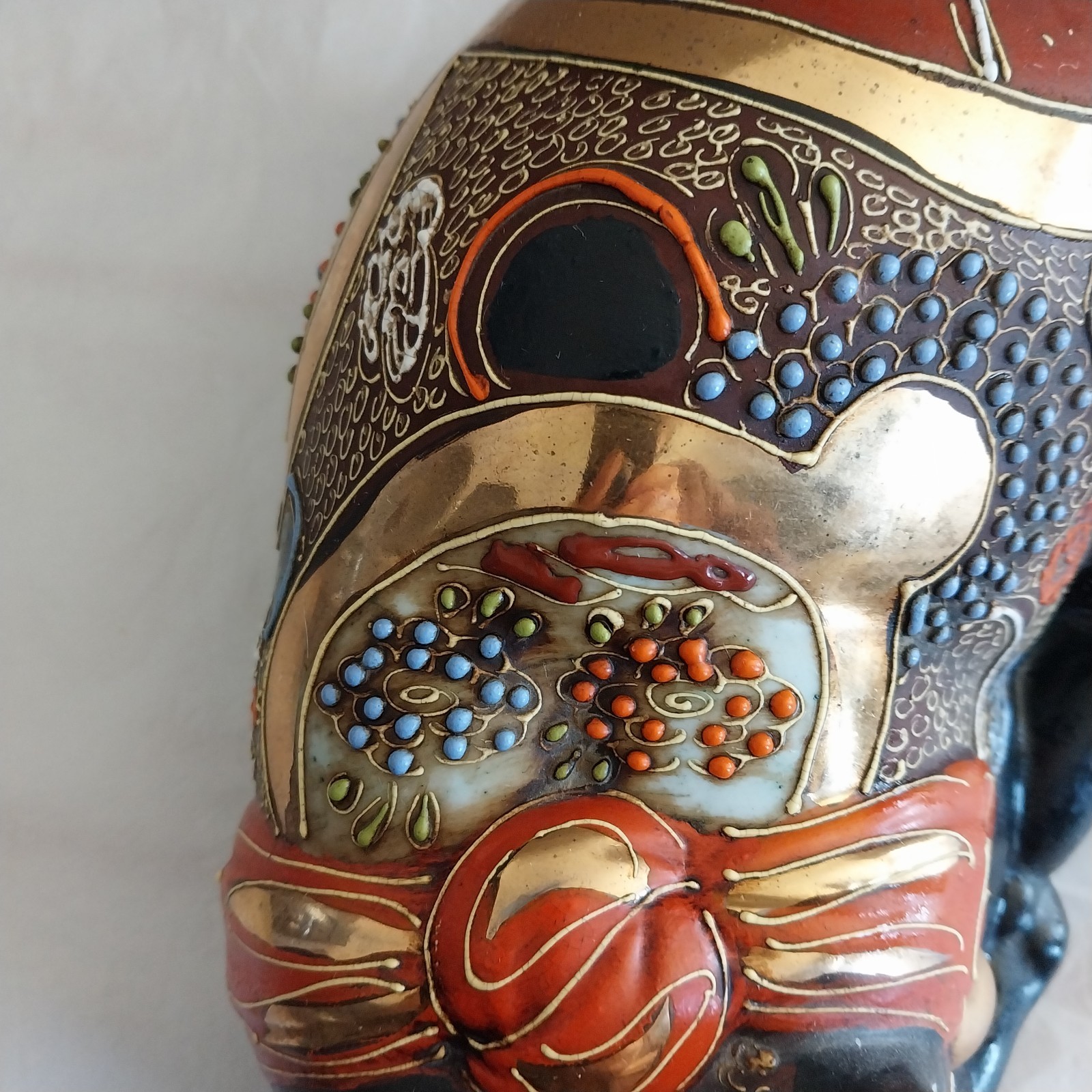 Japanese Kutani Style Moriage Nemurii Neko Sleeping Cat 10" Signed Black Gold