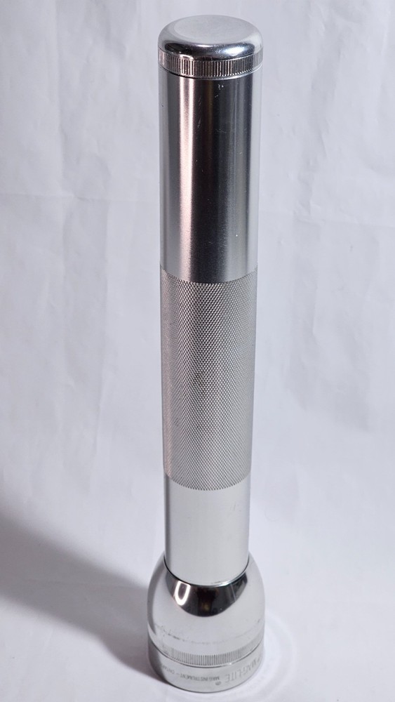 Mag-Lite Silver Flashlight (Standard Size)