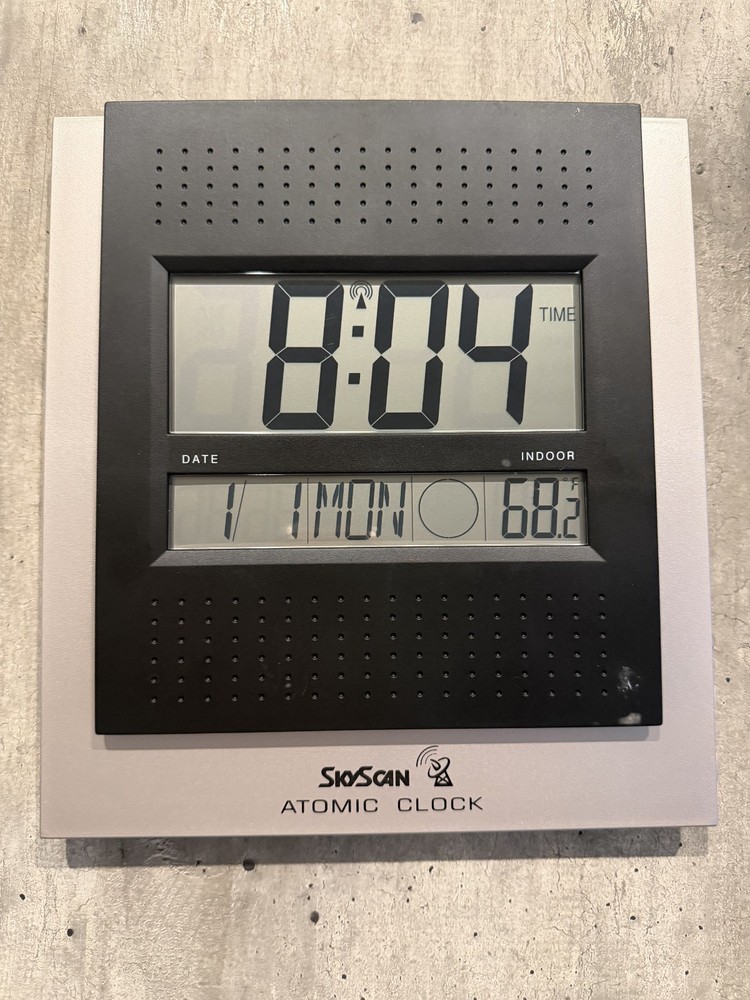 SkyScan Atomic Wall /Desk Top Clock Model 86715 Black Gray