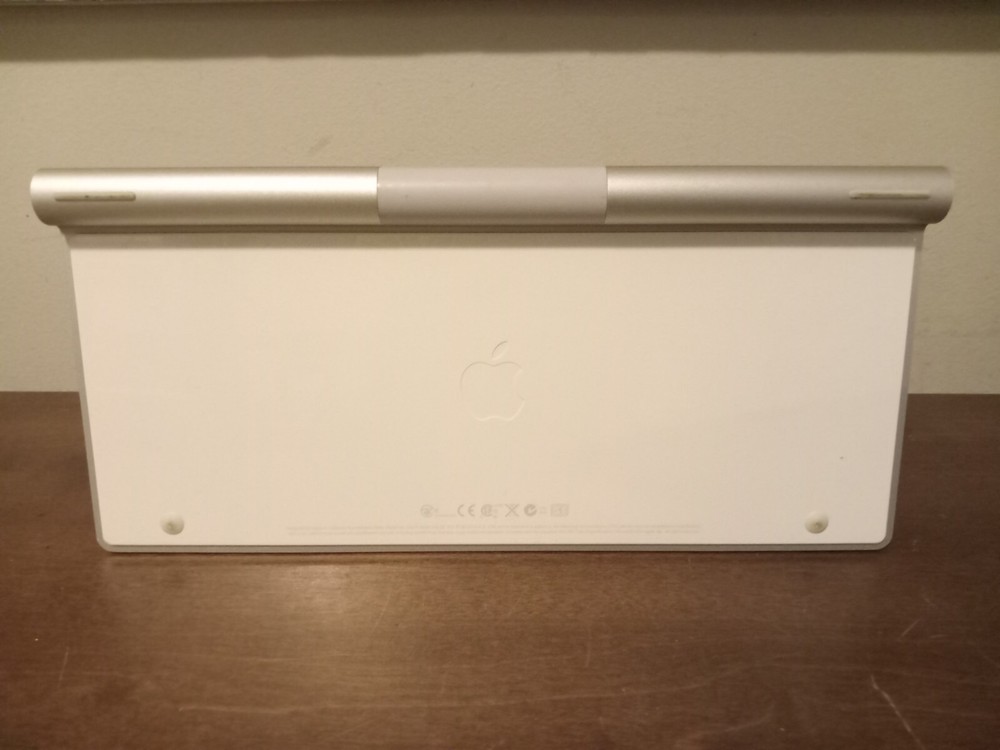Apple Wireless Keyboard (A1314) Bluetooth Wireless US English -Silver - RJ