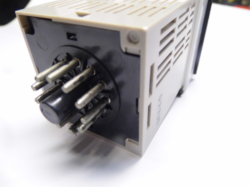 OMRON H5CL-AS TIMER 100 TO 240 VAC