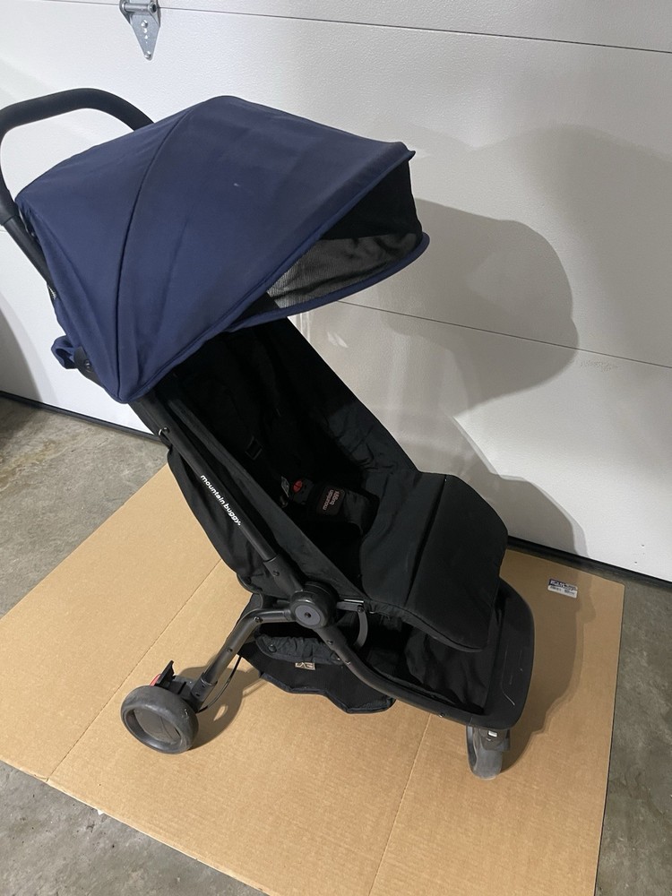 Mountain Buggy Folding Buggy Black Navy Blue Five-Point Harness Canopy