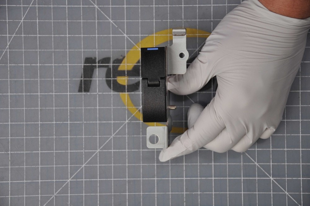 IBM Right Side Drawer Latch Assembly Bracket 39J5590