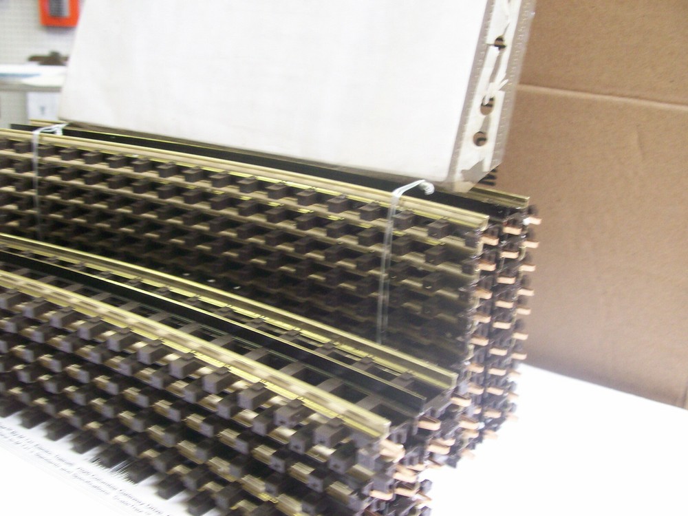 Brand New MTH # 45-1007 Complete Circle 0-54 Solid Nickel Rail ( 16 Sections )