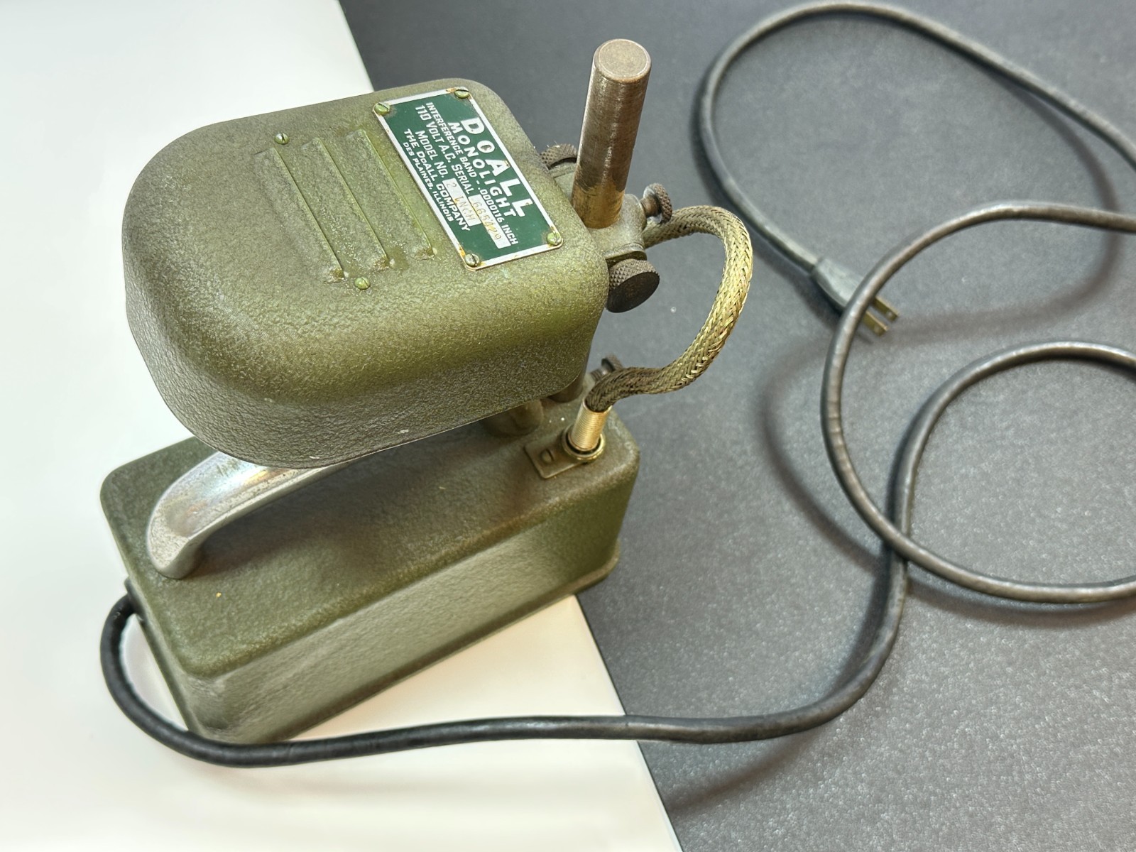 DoALL (DesPlaines IL) Monolight Interference Band, 110 Volt Model 2 Inch, Tested