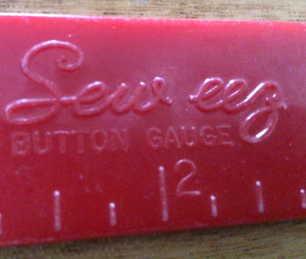 VTG SEW-EEZ Red Plastic Button Gauge, 5” Long