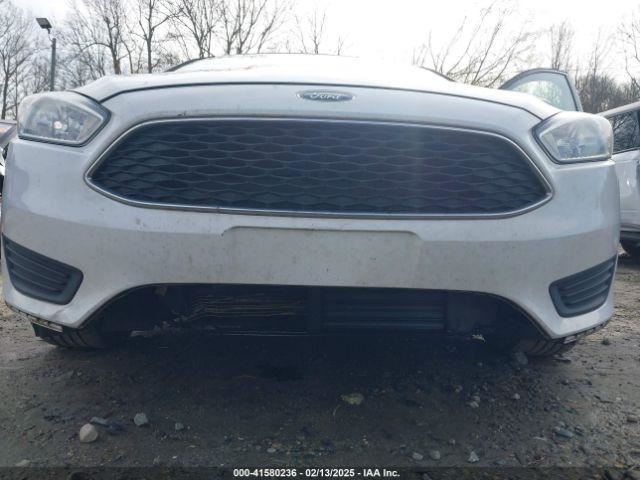 FOCUS 2015 Glove Box 4577676