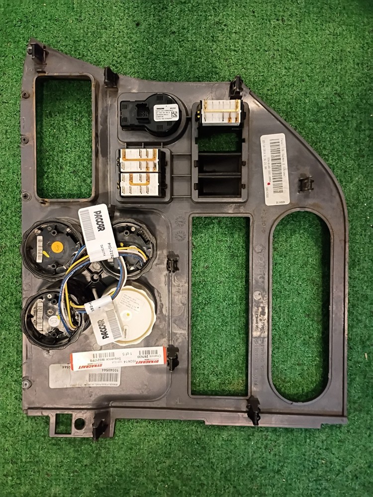 Peterbilt Center Dash w/Guages