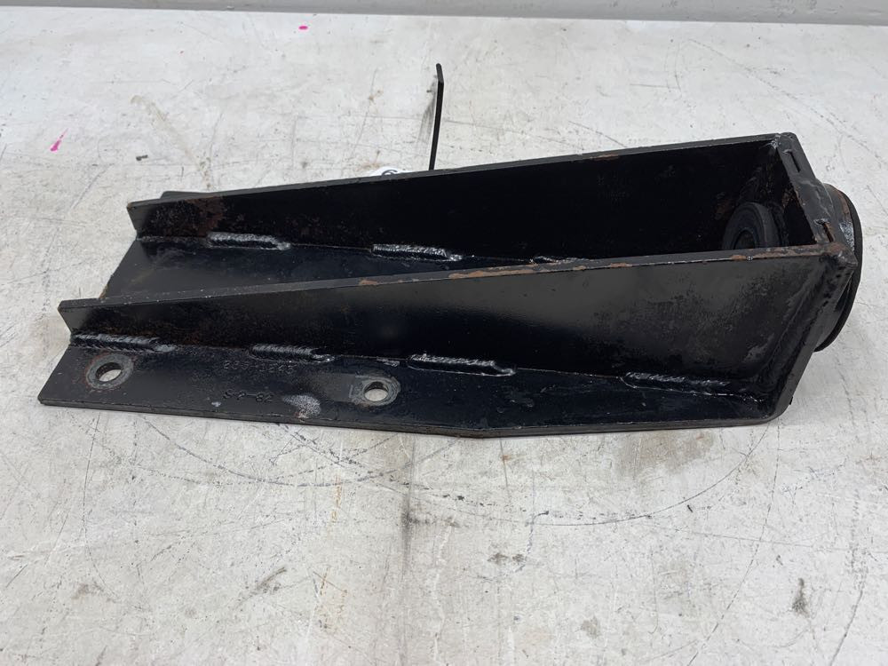 1982 Kenworth W900B Cab Mount (630-10685)