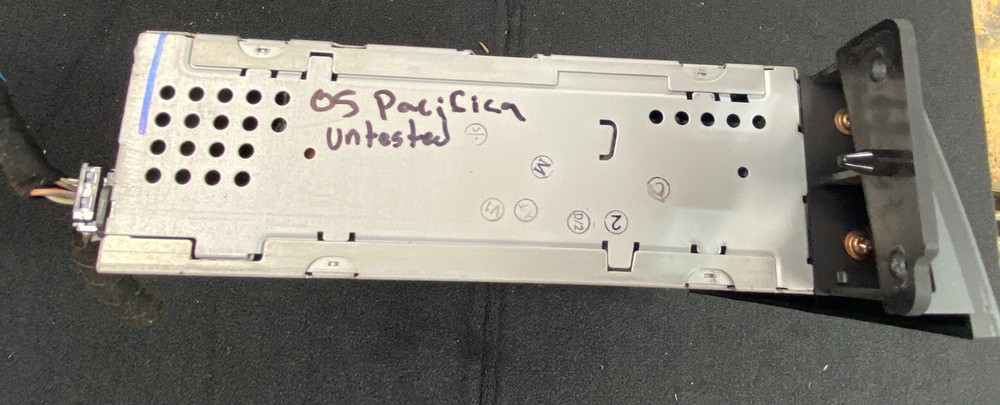 05 Chrysler Pacifica DVD Player Changer Assembly Unit
