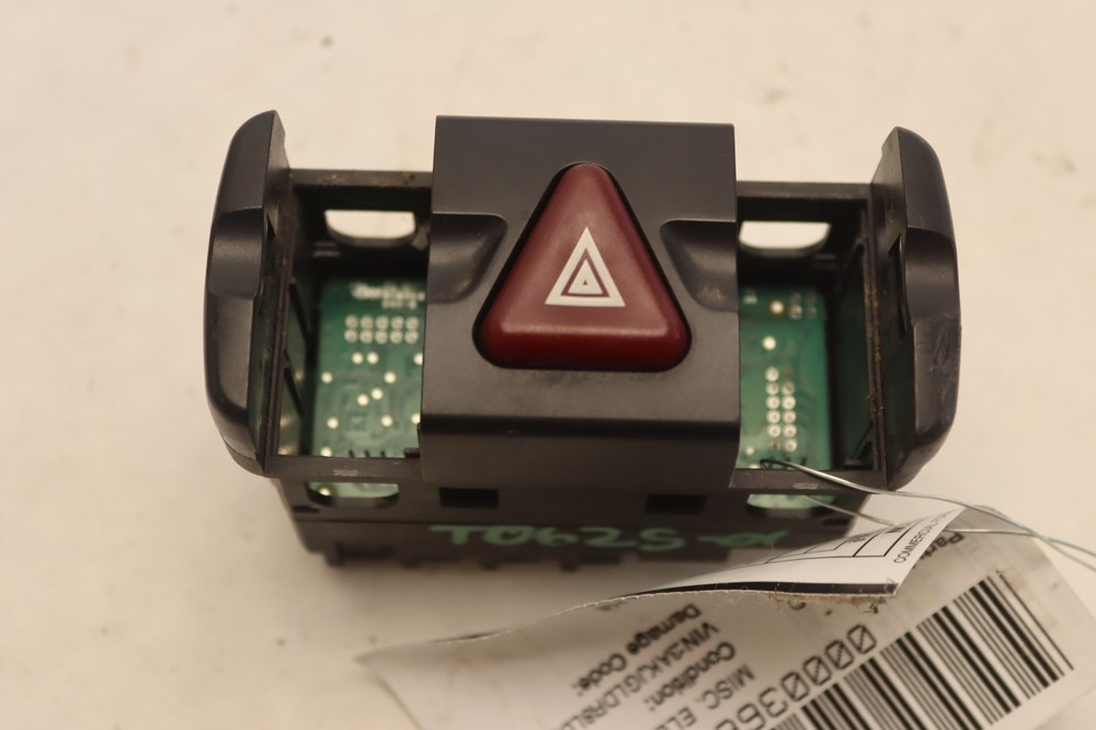 2018-2025 FREIGHTLINER CASCADIA 125 HAZARD LIGHT WARNING SWITCH BUTTON OEM