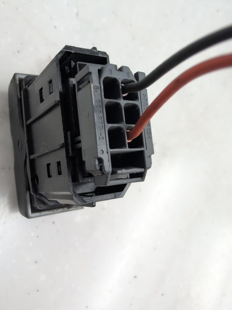2010 Freightliner Cascadia A06-53783-819 ATC Automatic Traction Control Switch