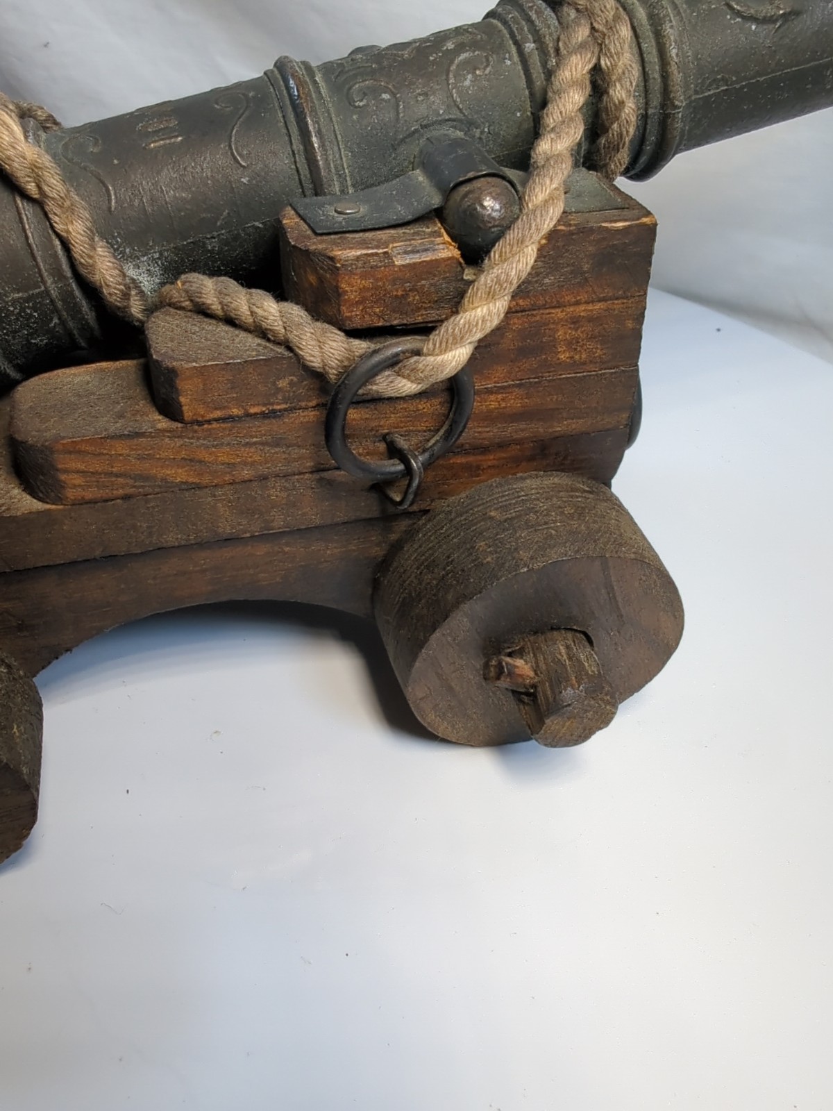 English Naval Cannon Replica XVII Century Cast Iron Oak Carriage NiceDetailing