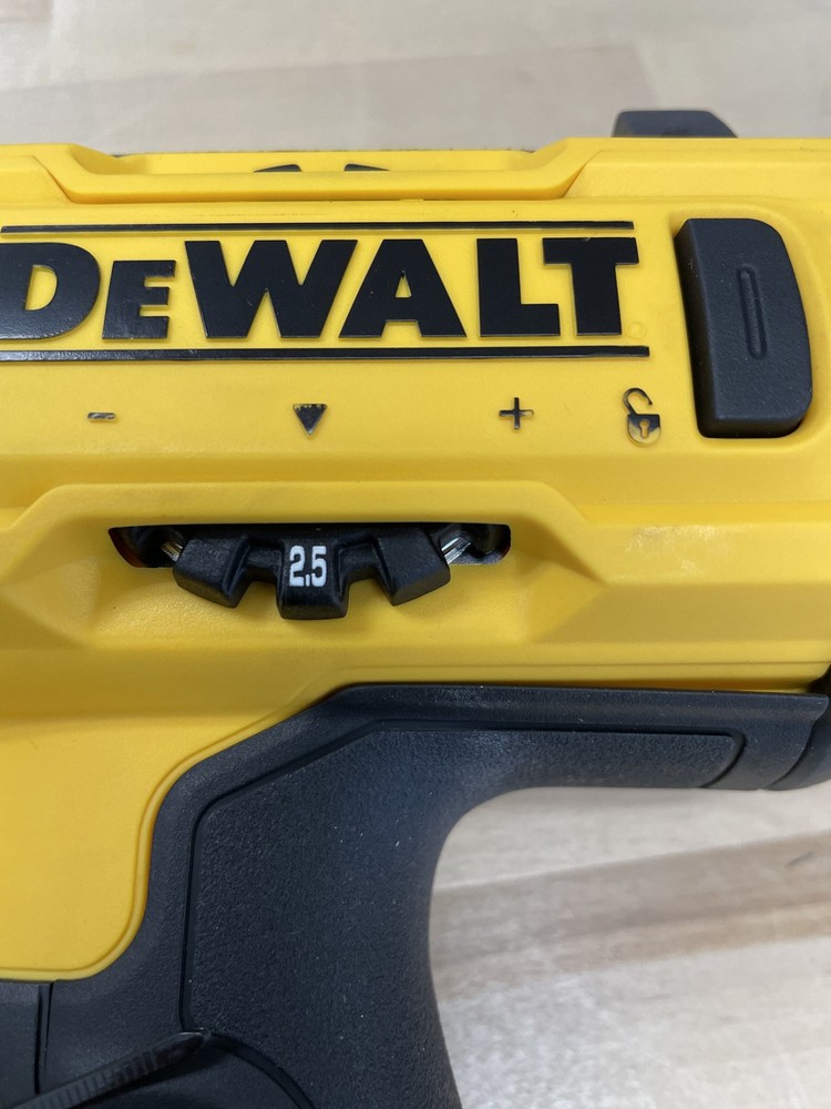 DeWalt DFD270SK Fully-Automatic .27 Caliber Powder Actuated bare tool no box