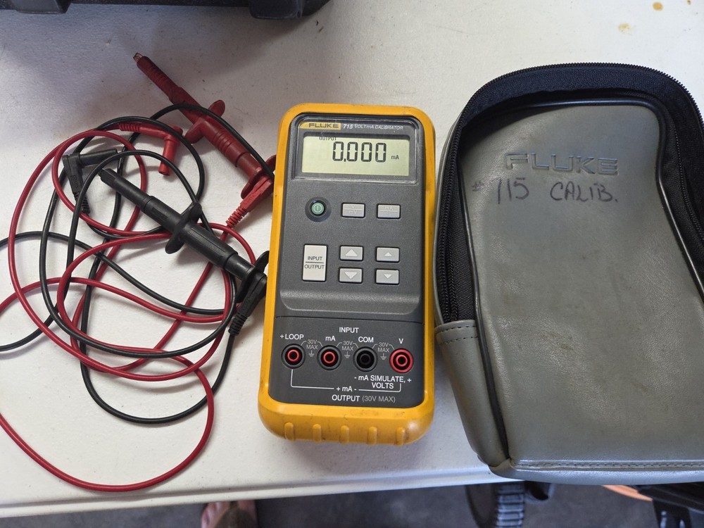 FLUKE 715 VOLT/mA Calibrator