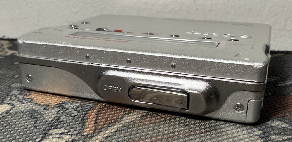 Sony MZ-R900 MD MiniDisc Player Recorder Silver - Working