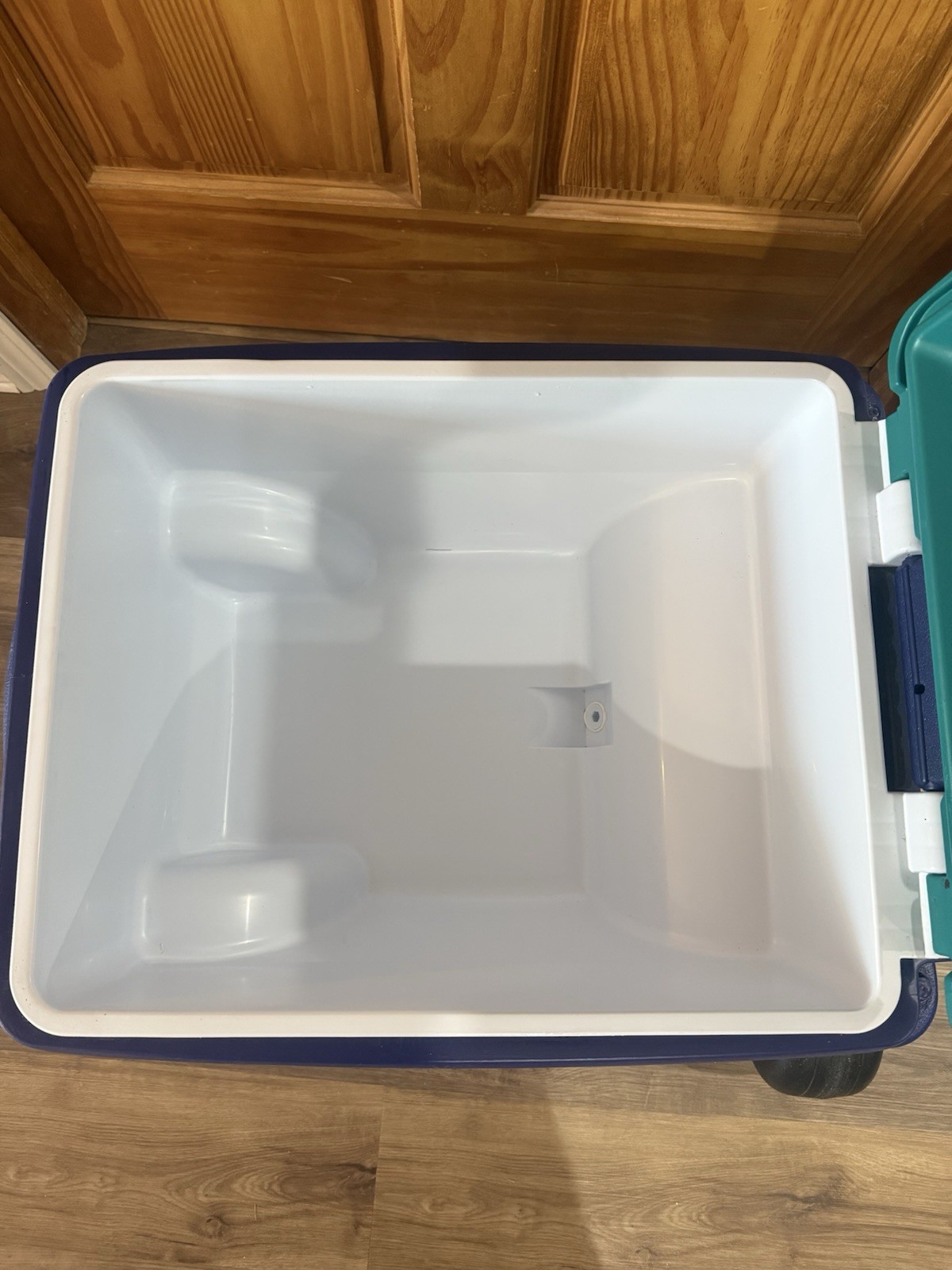 Rare 1996 Vintage Rubbermaid Rolling 60qt Cooler Wagon Blue/Green 4-Wheel 1860