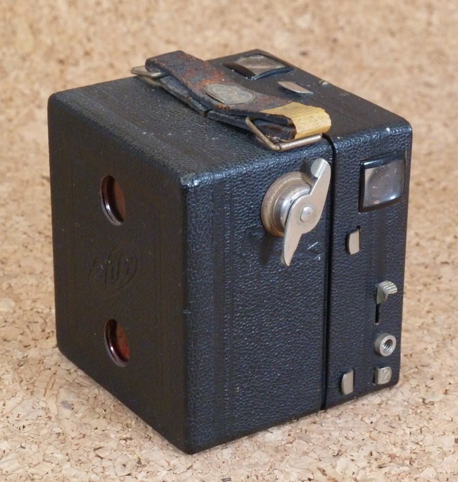 Vintage Eho Box 3x4cm Baby Box Camera (C.1932) - Nice original condition