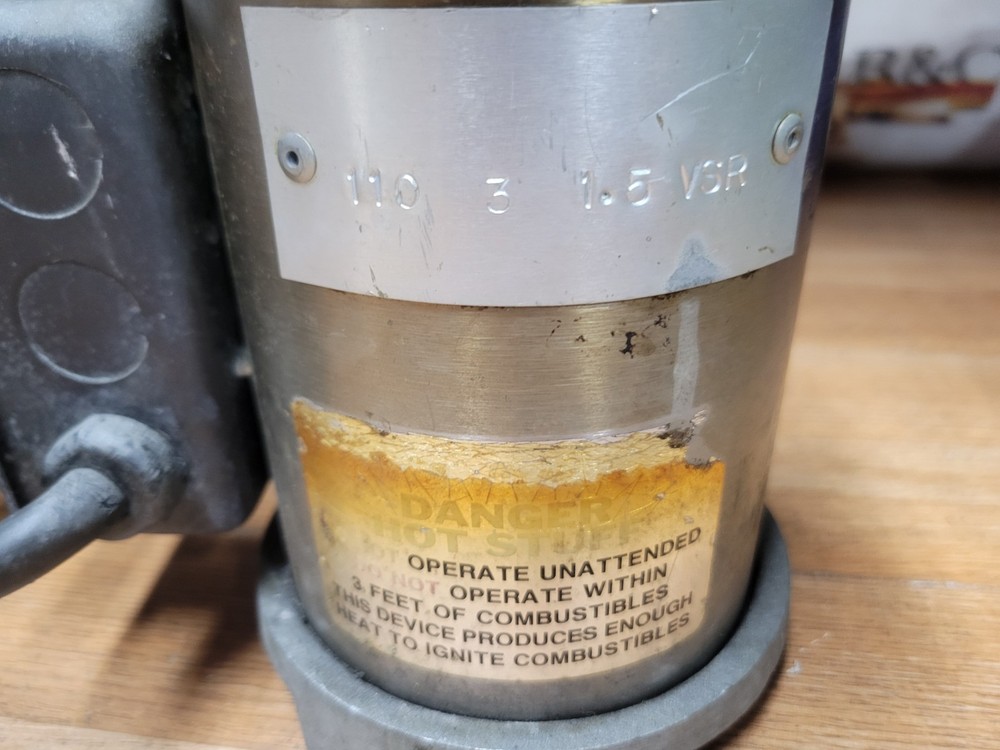 HOT MELTING POT FOR SOLDER