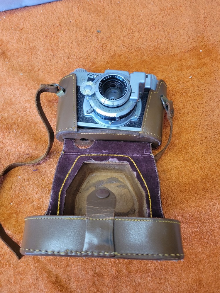R•Kodak 35 Rangefinder Camera + Brown Leather Case Untested