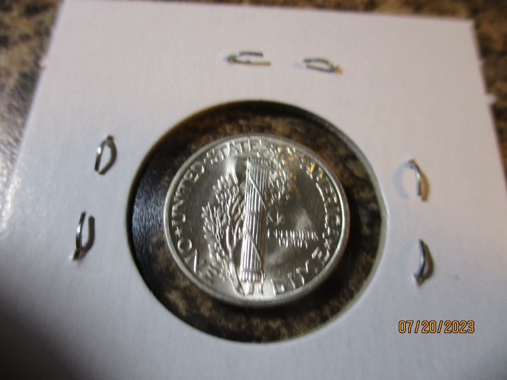 1943 MERCURY SILVER DIME - GEM WHITE 71