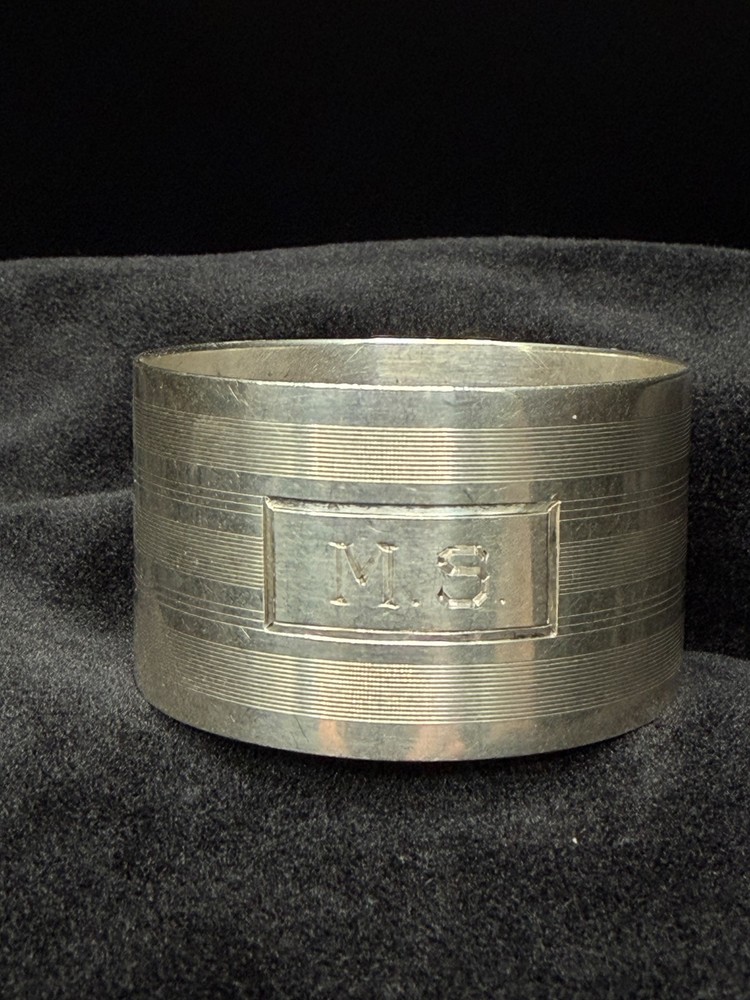International Sterling Napkin Ring | Engine Turned Horizontal Stripe | 26g MS