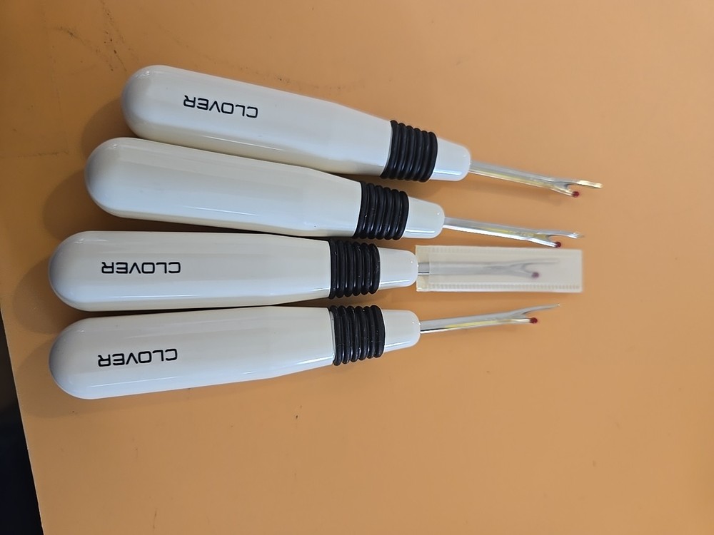 4-Clovers Seam Ripper 482-White Easily Cuts Threads (I)