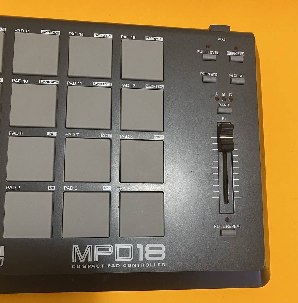 AKAI Professional MPD18 Compact USB MIDI Pad Controller - No Cords