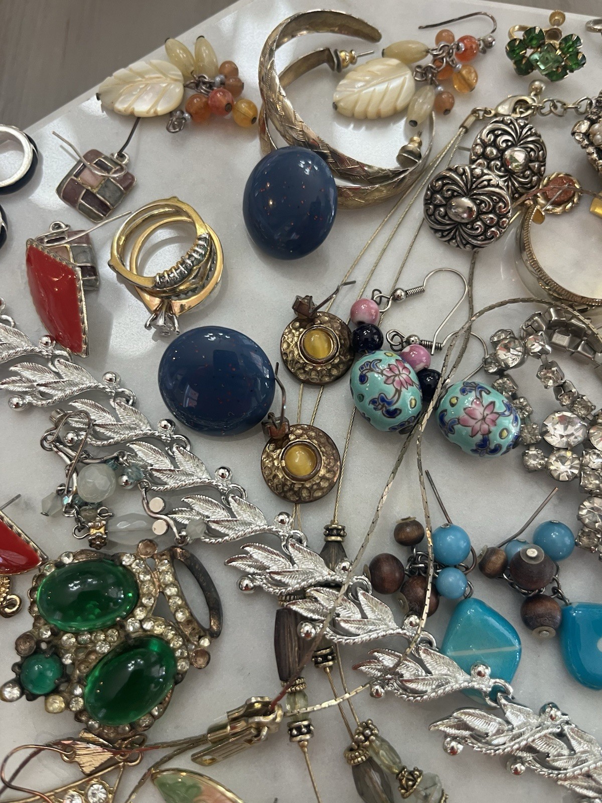 Estate Vintage & Antique Costume Jewelry Lot 33 pieces total