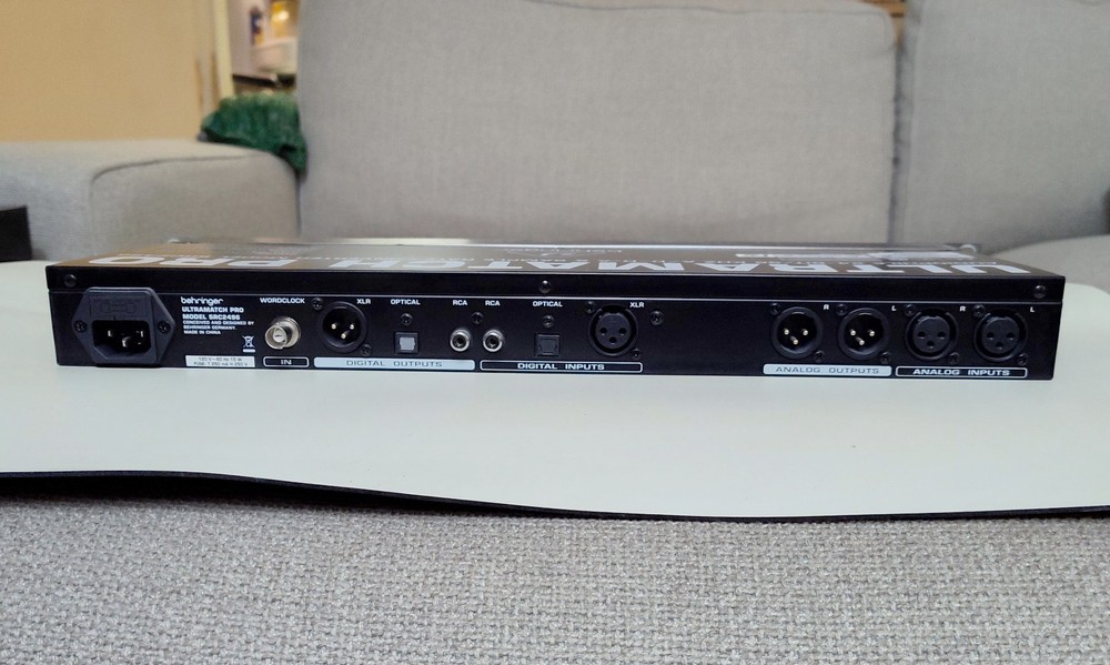Behringer Ultramatch PRO SRC2496 24-Bit/96 kHz A/d-d/A & Sample Rate Converter