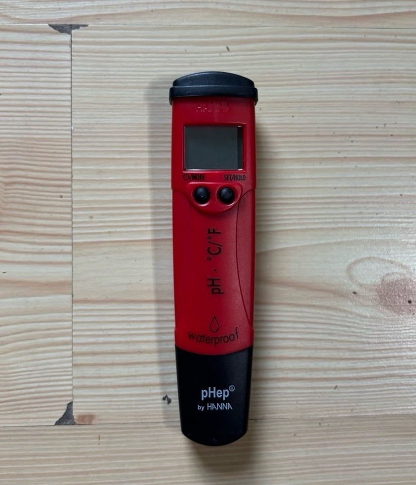 Hanna Instruments pH & Temperature Tester with 0.1 pH Resolution #HI98127