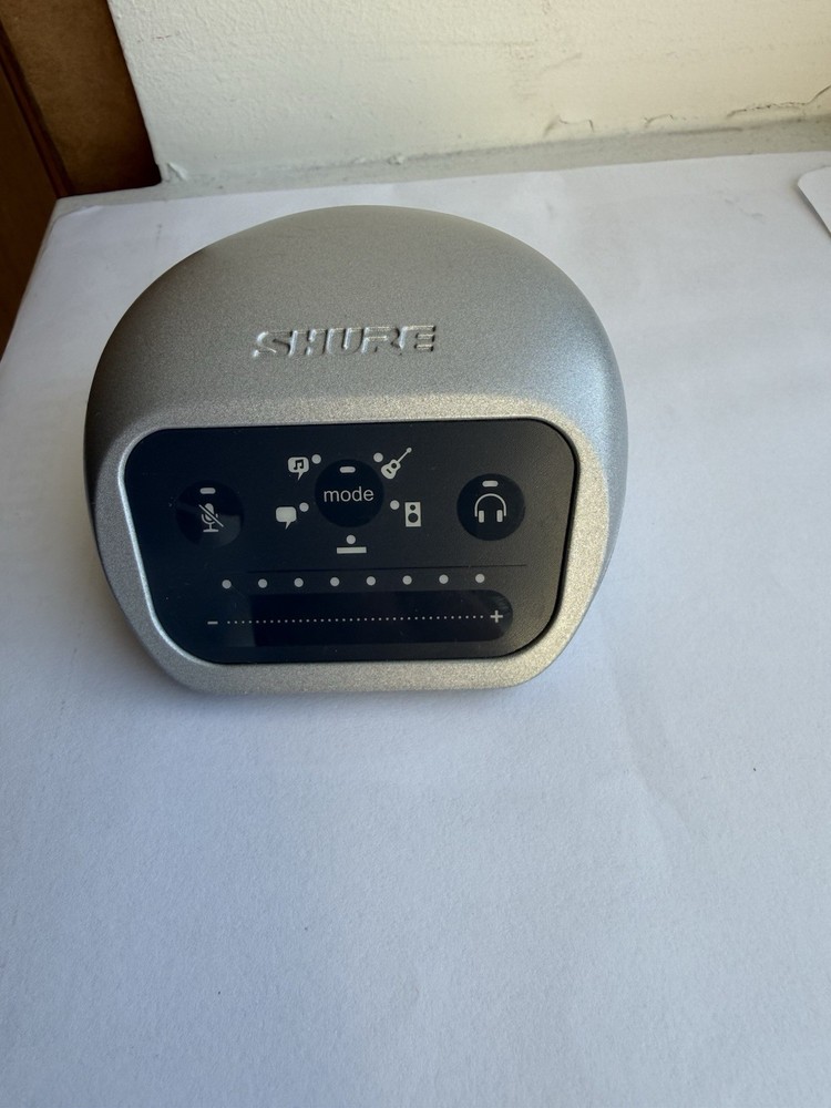Shure MVi Digital Audio Interface with Lightning Cable & USB-C Cable Included