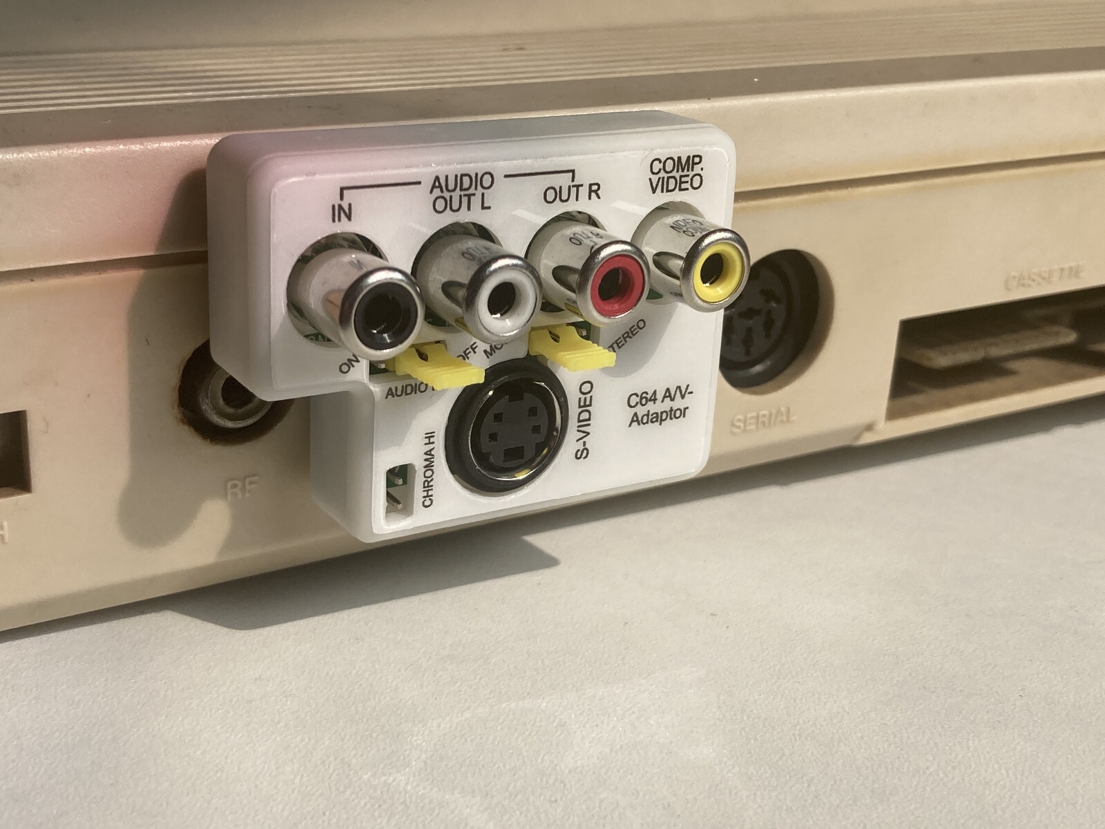 Commodore 64/128 AV Adaptor - S-Video Composite 2ch Audio L/R