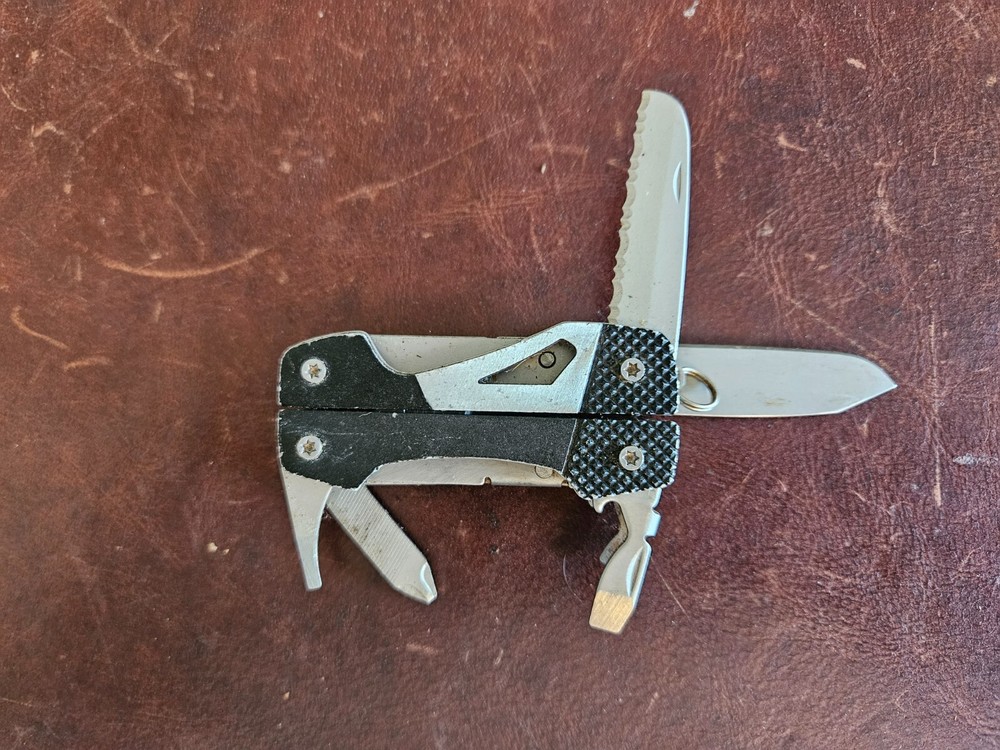 One Gerber Vise / Splice Keychain multitool TSA