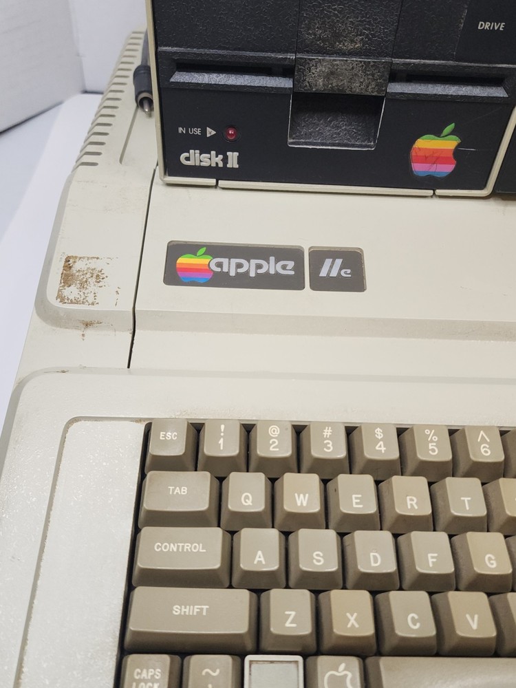Vintage Apple IIe A2S2064 Computer w/ 2 Disk Drives Powers On