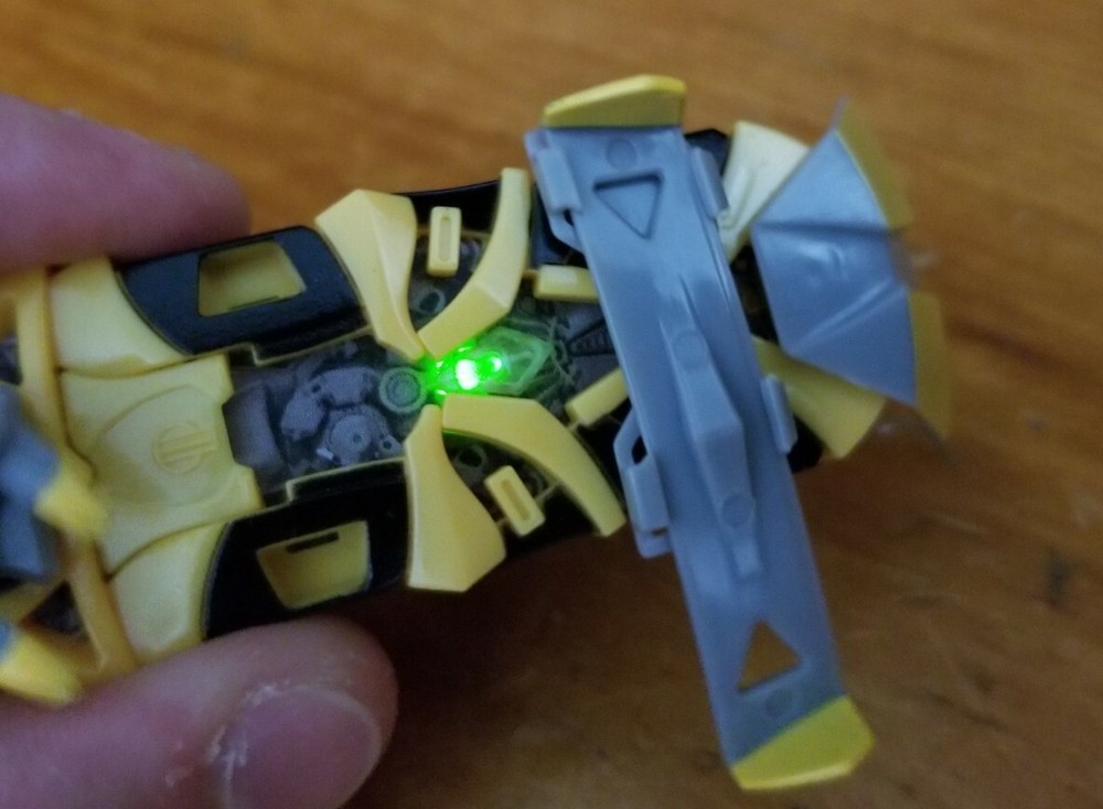 Hexbug Warriors Transformers Bumblebee Mini Figure w Accessories / Weapons