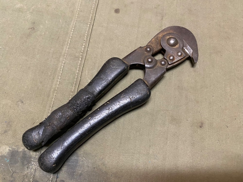 ORIGINAL WWII US ARMY M1938 WIRE CUTTERS-DATED 1945