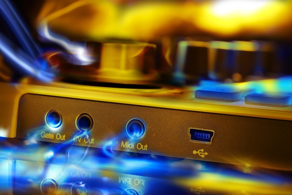 Arturia BeatStep USB/MIDI/CV Controller and Sequencer MultiColored