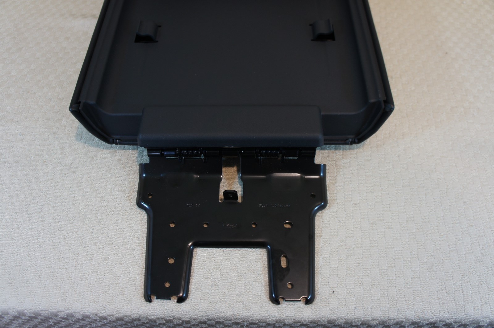 2015 2016 2017 2018 2019 2020 FORD F-150 LARIAT CENTER CONSOLE VINYL EBONY