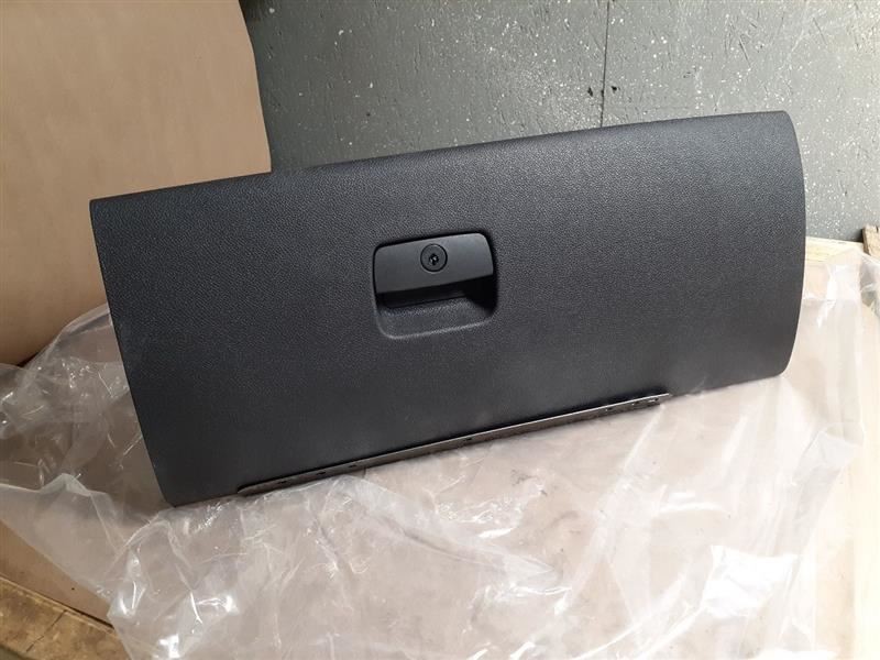 AVALNCH15 2011 Glove Box 1580903